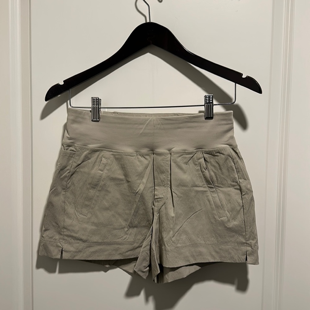 Athleta Trekkie North Khaki Short - Size 0